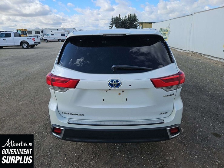 2019-toyota-highlander-hybrid-image-6