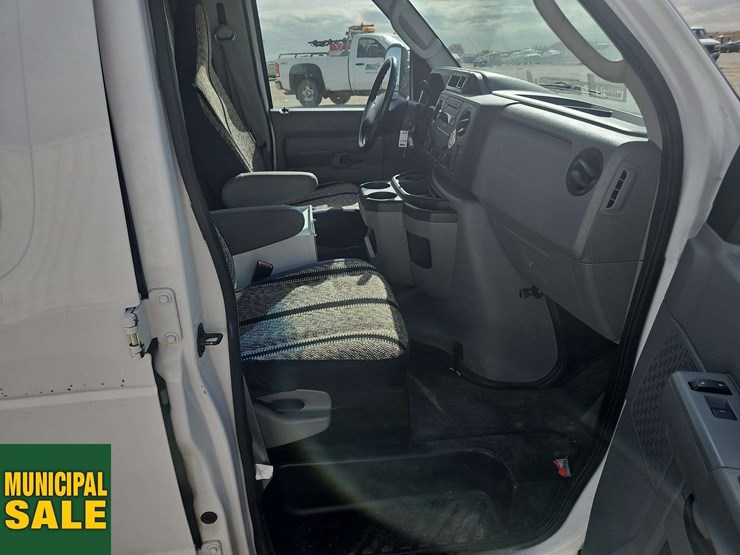 2012-ford-cargo-image-14