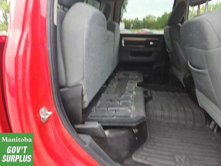 2015-dodge-2500-image-32