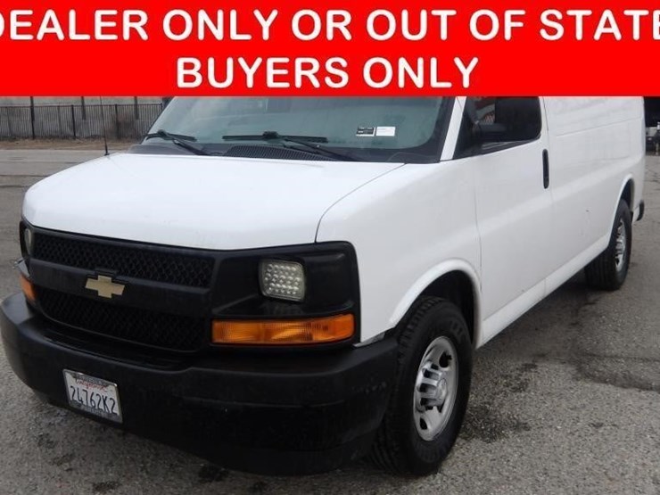 2017-chevrolet-express-2500-image-1