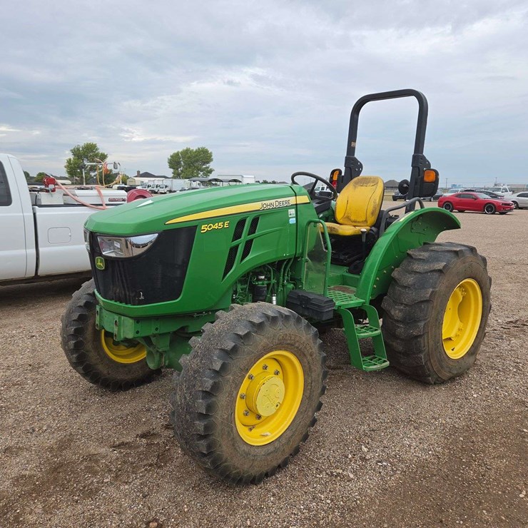 JOHN DEERE 5045E