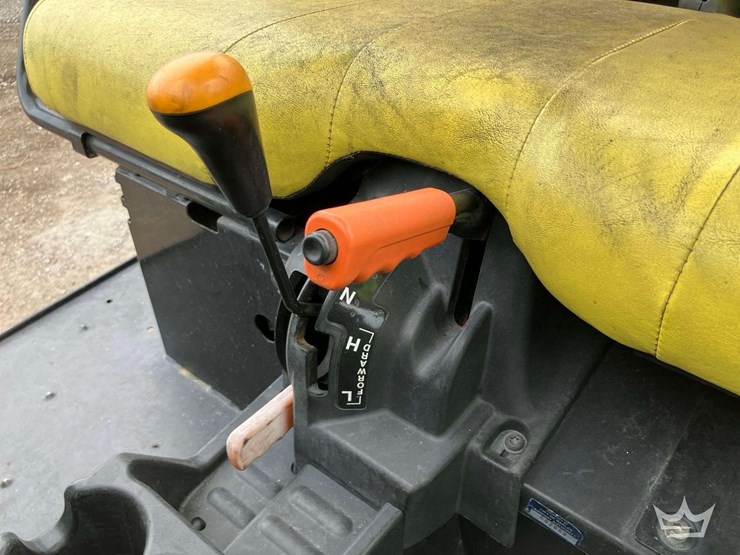 2016-john-deere-gator-image-14