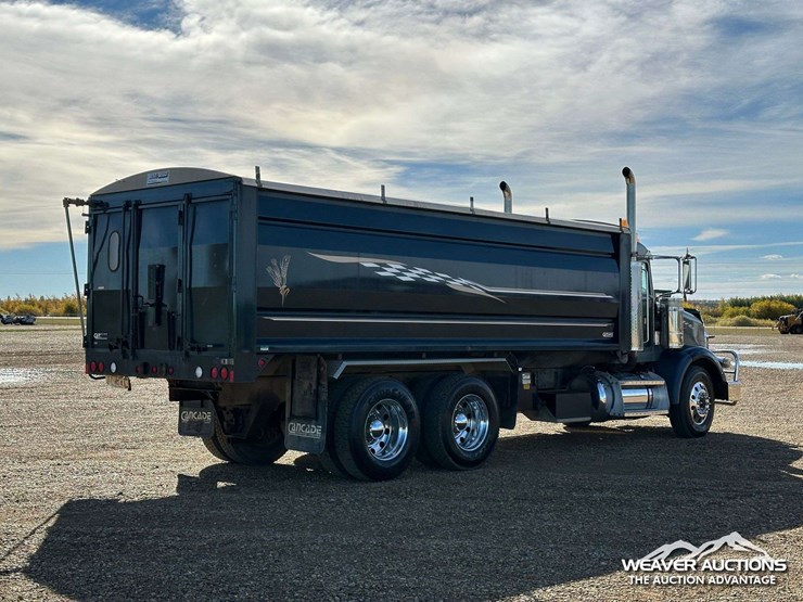 peterbilt-378-image-3