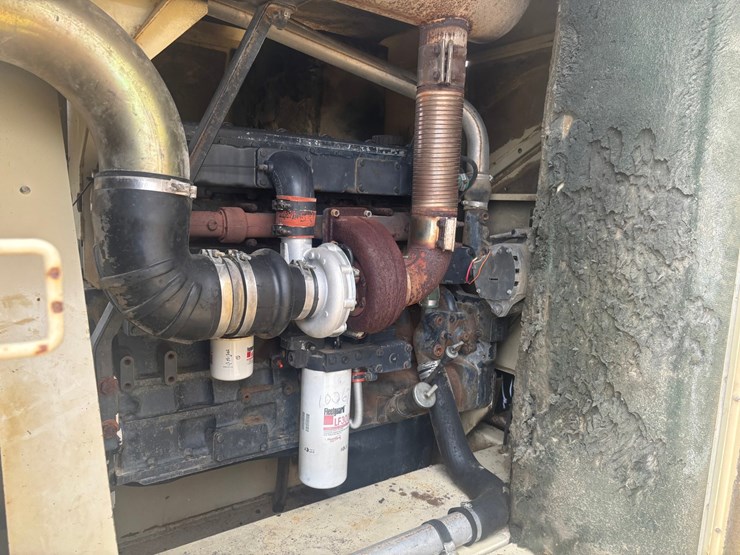 #3338-•-ingersoll-rand-ir900-towable-air-compressor-image-33