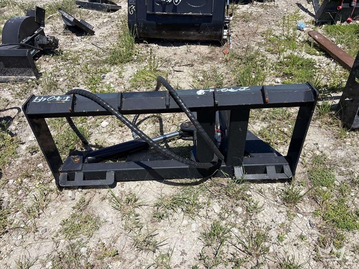 hydraulic-post-puller-skid-steer-attachment-image-2