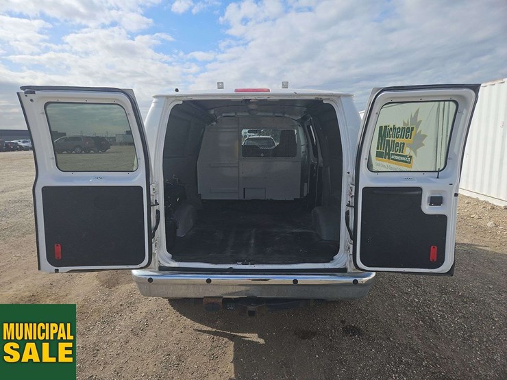 2012-ford-cargo-image-15
