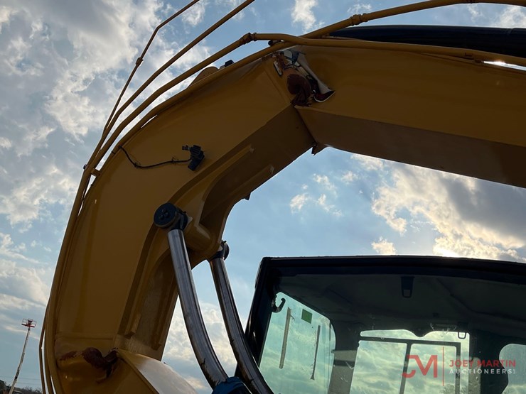 caterpillar-310-image-14
