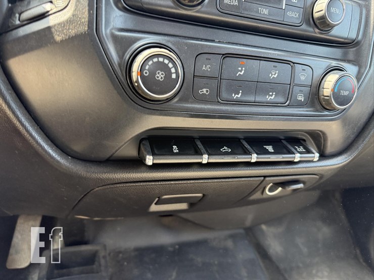2015-chevrolet-3500hd-image-25