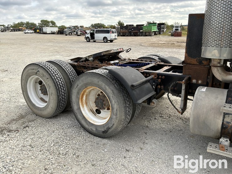 2005-freightliner-columbia-120-image-18