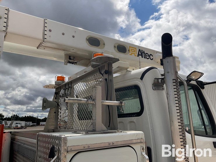 2010-freightliner-m2-106-image-20