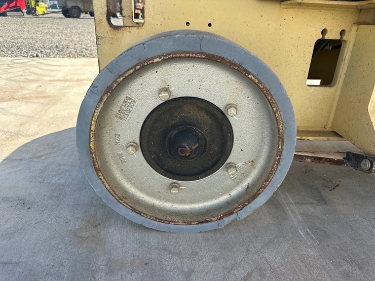 2016-jlg-2032es-image-32