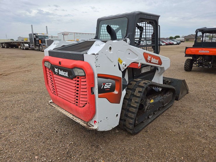 2022-bobcat-t62-image-4