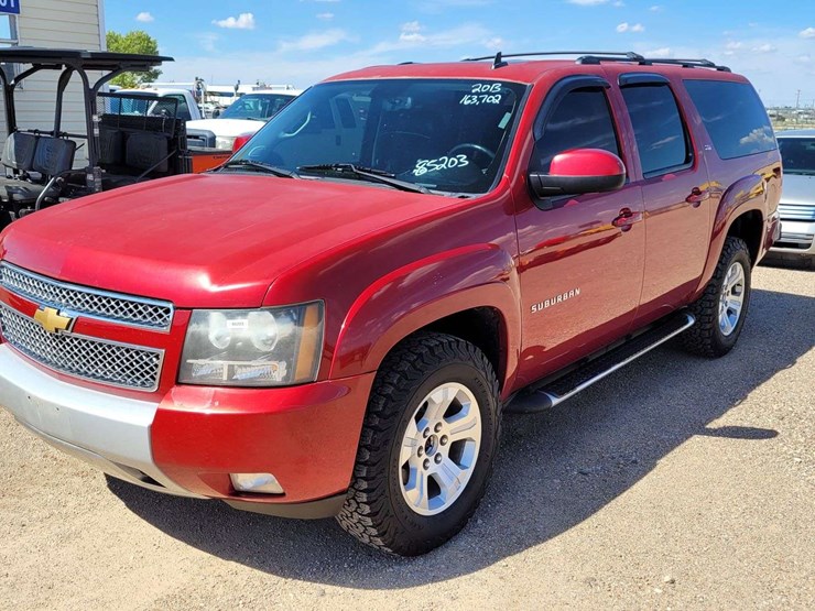 2013-chevrolet-suburban-1500-image-1