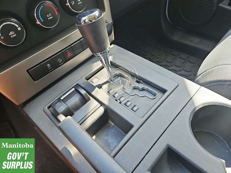 2012-jeep-liberty-image-30