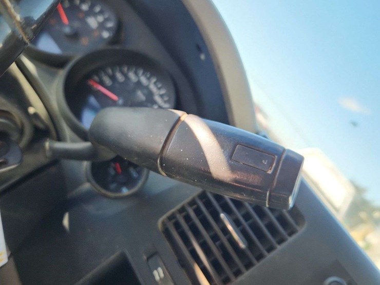 2012-chevrolet-silverado-1500-image-23