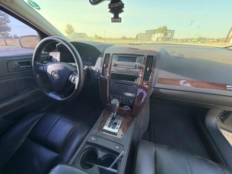 2004-cadillac-sts-car-image-15