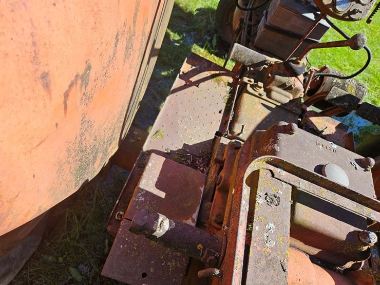 #2528-•-cockshutt-f3-tractor-image-21