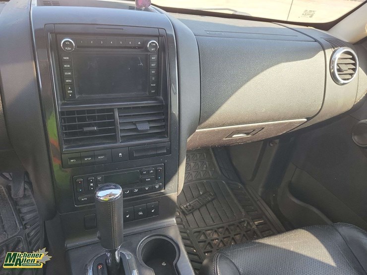 ford-explorer-sport-trac-image-14
