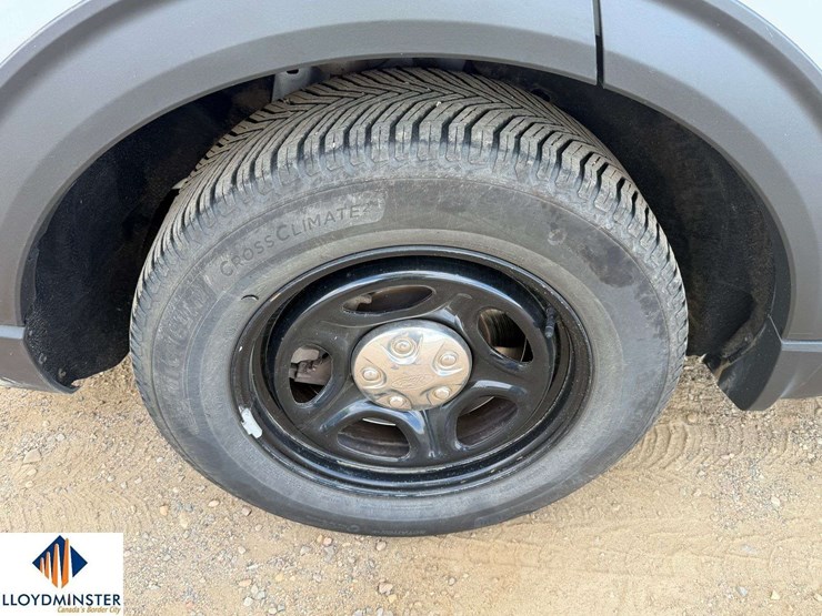 2021-ford-explorer-image-11