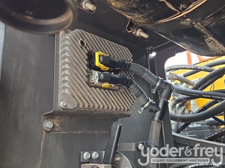 2021-volvo-ec200el-image-32