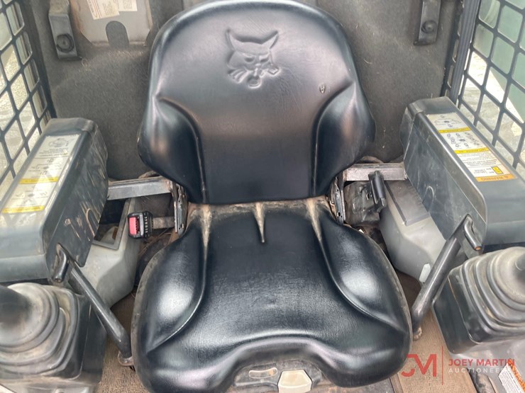 2011-bobcat-s850-image-18