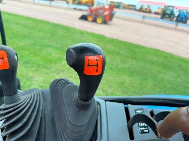 new-holland-ts110a-image-50