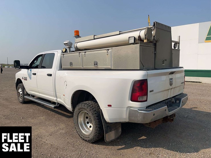 2015-dodge-3500-image-3
