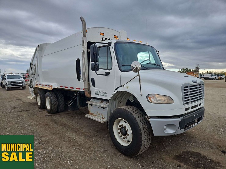 2019-freightliner-m2-106-image-2