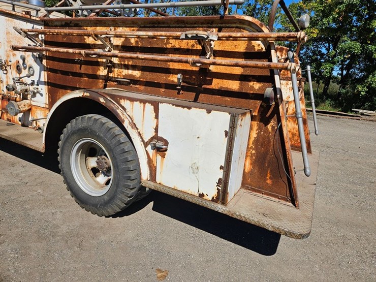 #2535-•-1949-ford-f-7-fire-truck-image-19