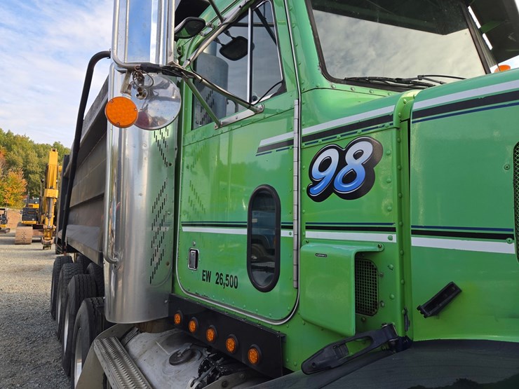 1998-peterbilt-377-image-14