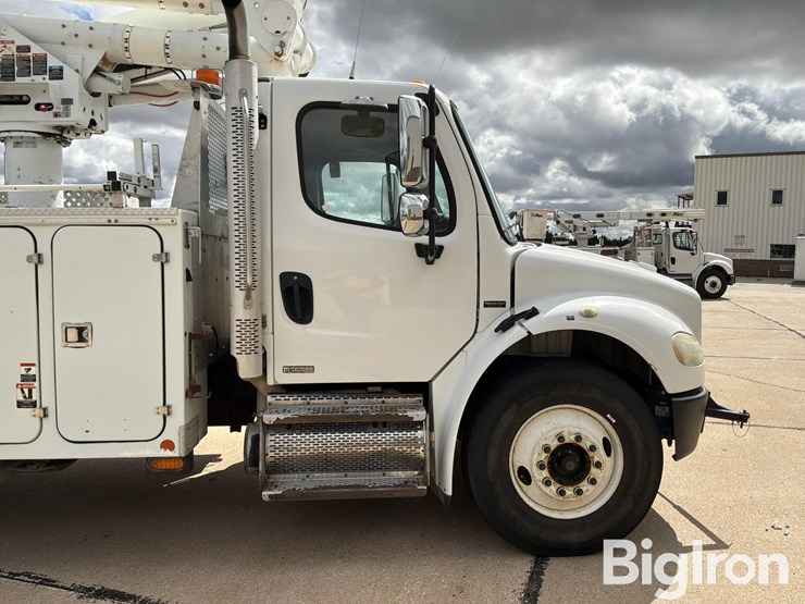 2009-freightliner-m2-106-image-17
