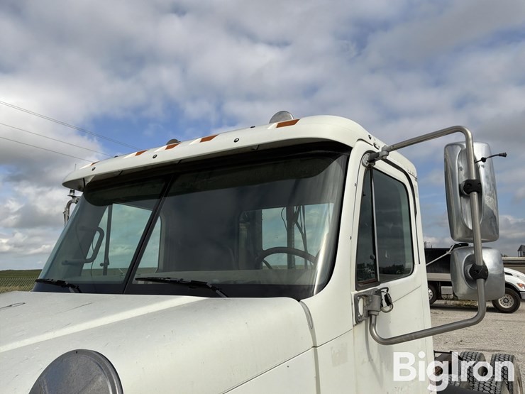 2005-freightliner-columbia-120-image-13