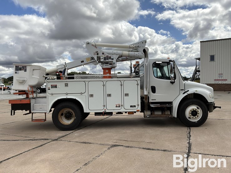 2007-freightliner-m2-106-image-4