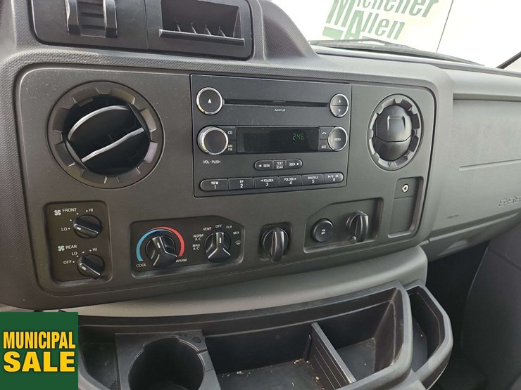 2014-ford-cargo-image-19