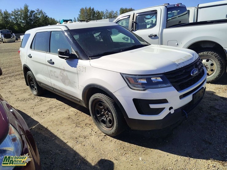 2018-ford-explorer-image-2
