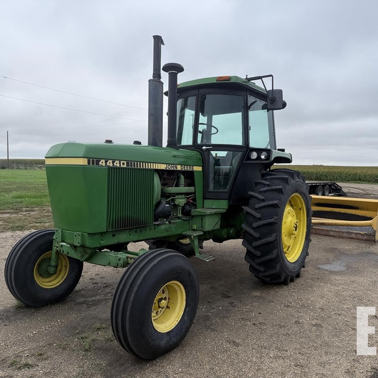 JOHN DEERE 4440
