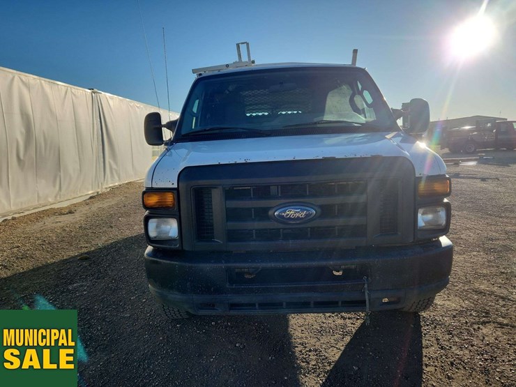 2011-ford-cargo-image-32