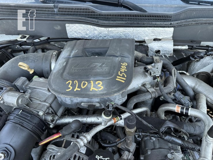 2015-chevrolet-3500hd-image-29