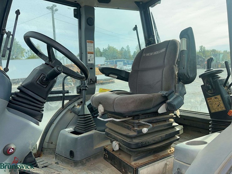 new-holland-b95b-image-21