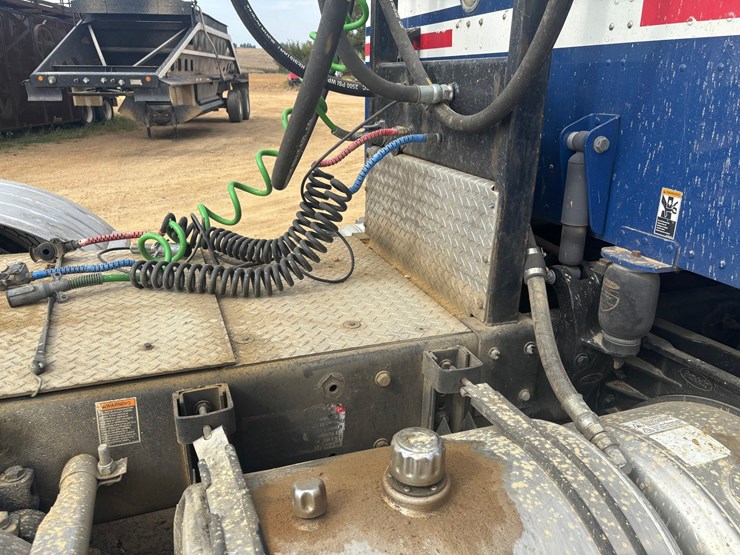 2014-peterbilt-384-image-88