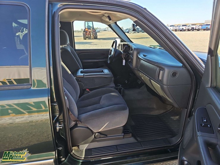 2004-gmc-sierra-2500hd-image-17
