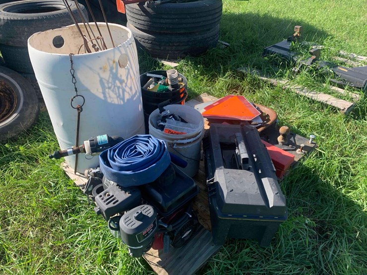 pallet-of-miscellaneous-items-image-1
