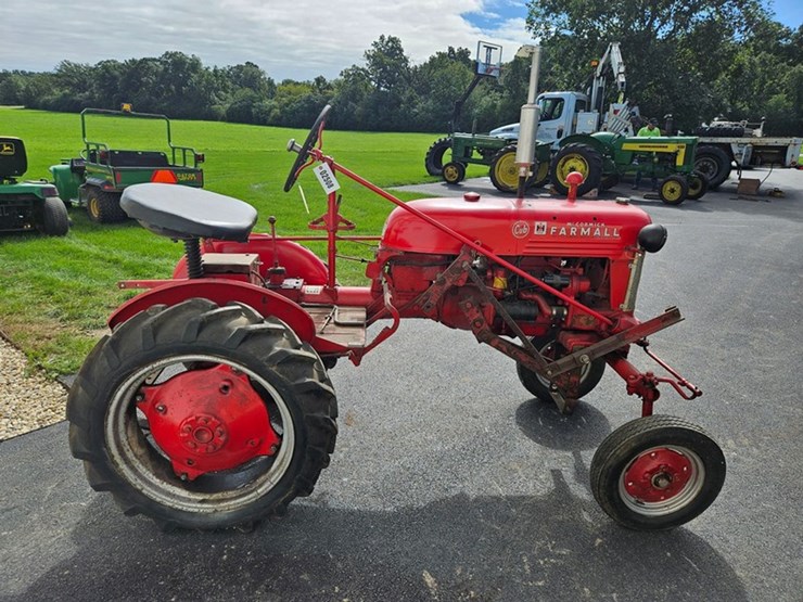 #2508-•-farmall-cub-tractor-image-6