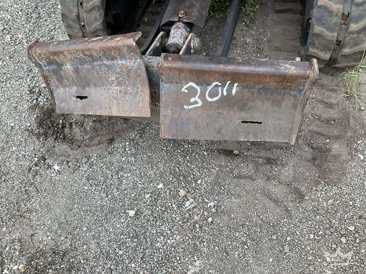 2021-bobcat-e10-image-24
