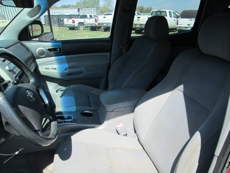2005-toyota-tacoma-image-30