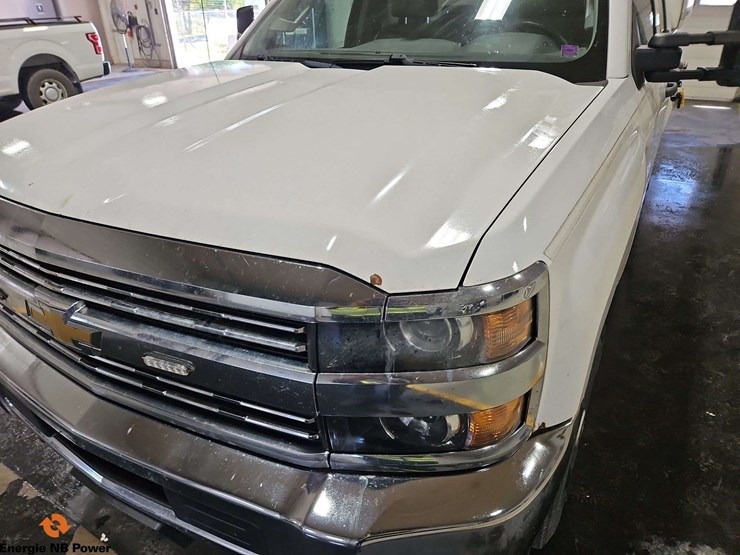 2015-chevrolet-silverado-2500hd-image-40