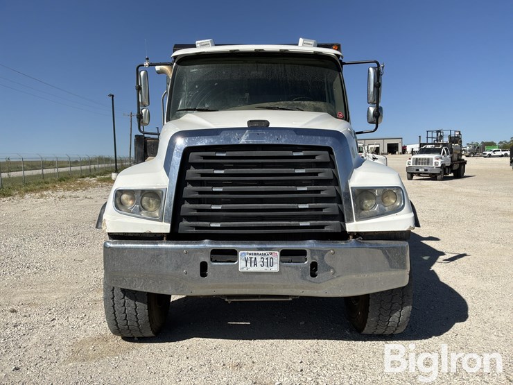 2013-freightliner-114sd-image-2