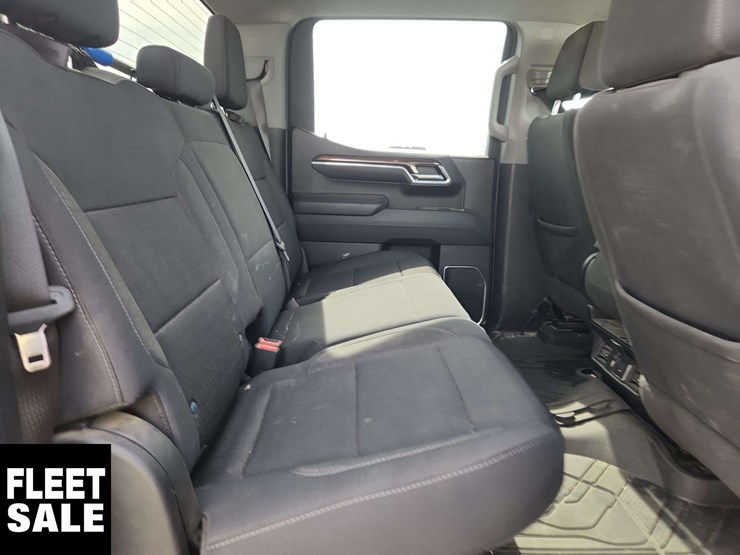 2023-chevrolet-silverado-1500-image-17