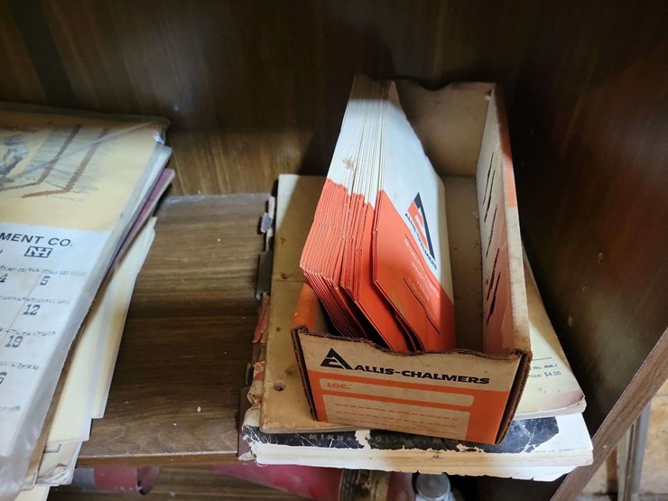 allis-chalmers-collectibles,-equipment-manuals,-and-shop-lot-image-2