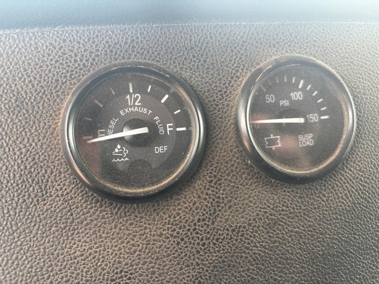 2014-peterbilt-384-image-74